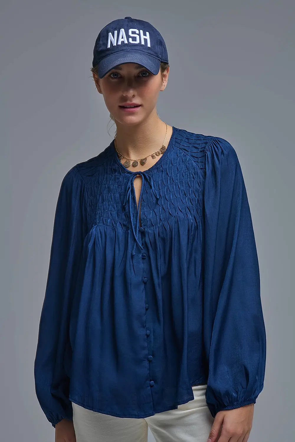 Chemise chic en satin bleu avec dentelle - Tops
