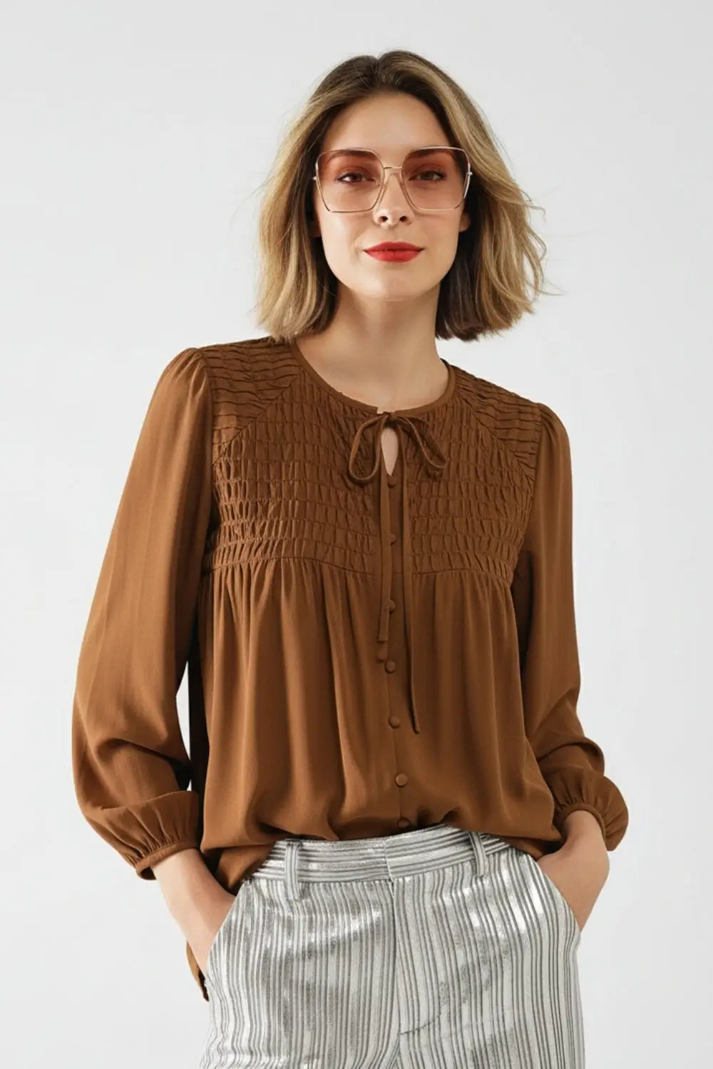 Chemise chic en satin marron avec dentelle - Tops
