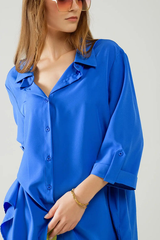 Chemise confectionnée en tissu très doux et léger de couleur bleu électrique. - Tee-Shirt