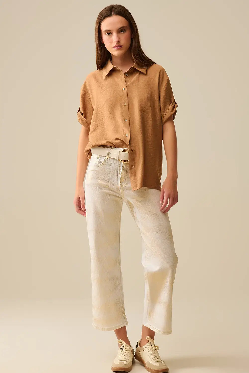 Chemise décontractée à manches courtes et boutons dorés coloris camel - Tee-Shirt