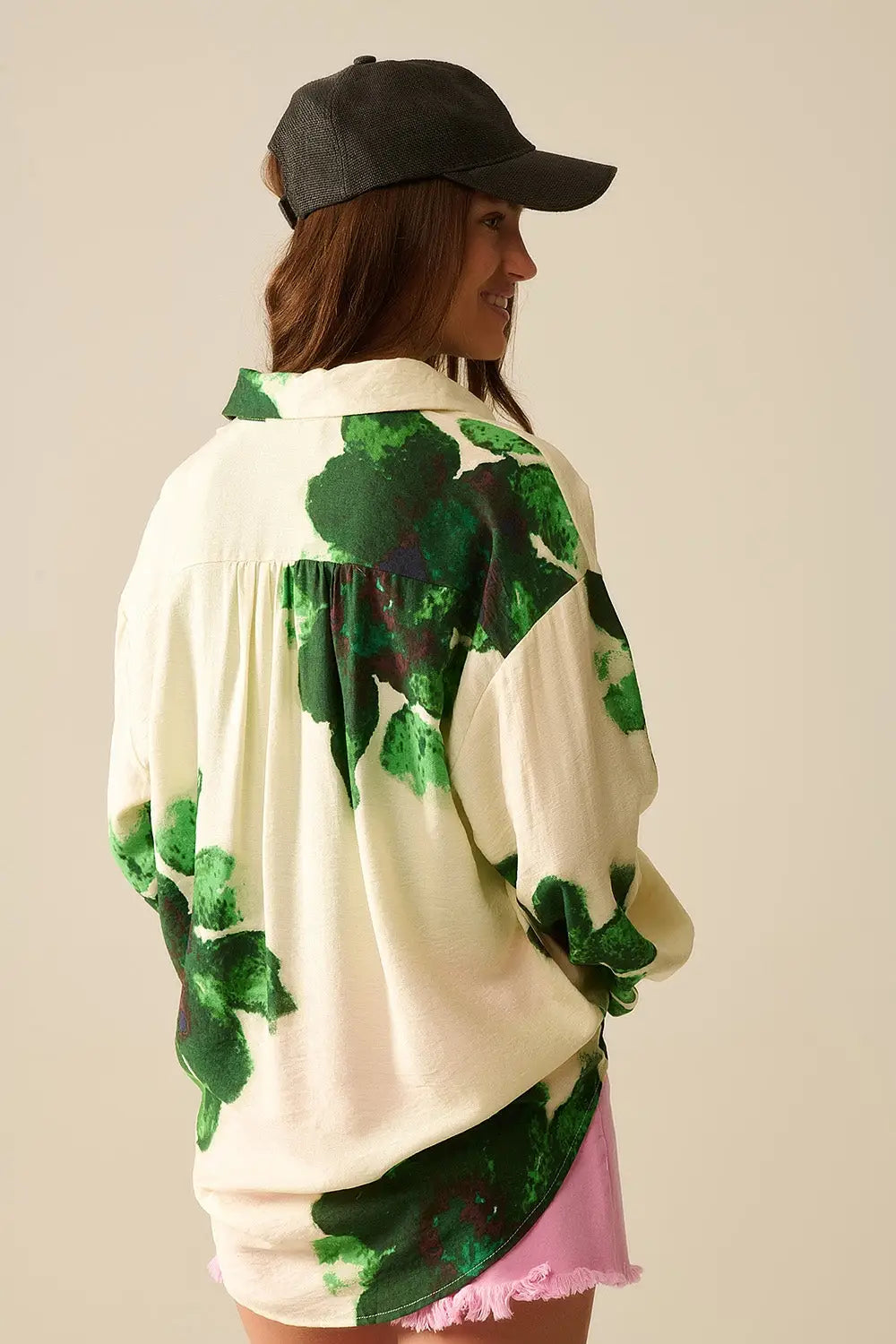 Chemise décontractée avec imprimé de grandes fleurs en vert - Tee-Shirt