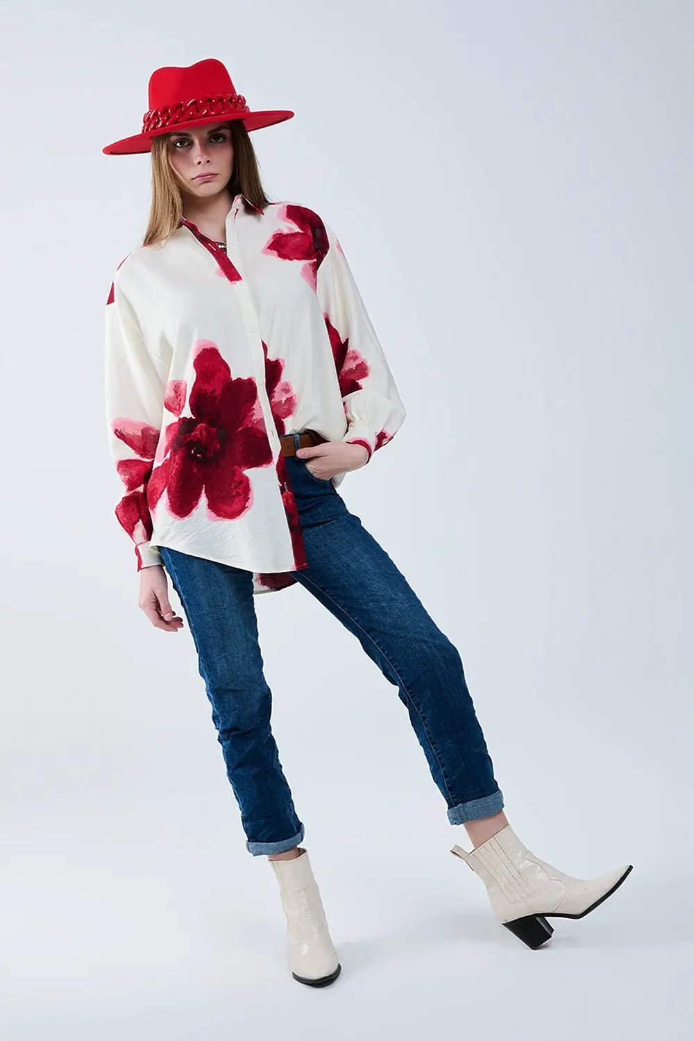 Chemise décontractée en beige avec imprimé de fleurs tropicales en rouge - Tee-Shirt