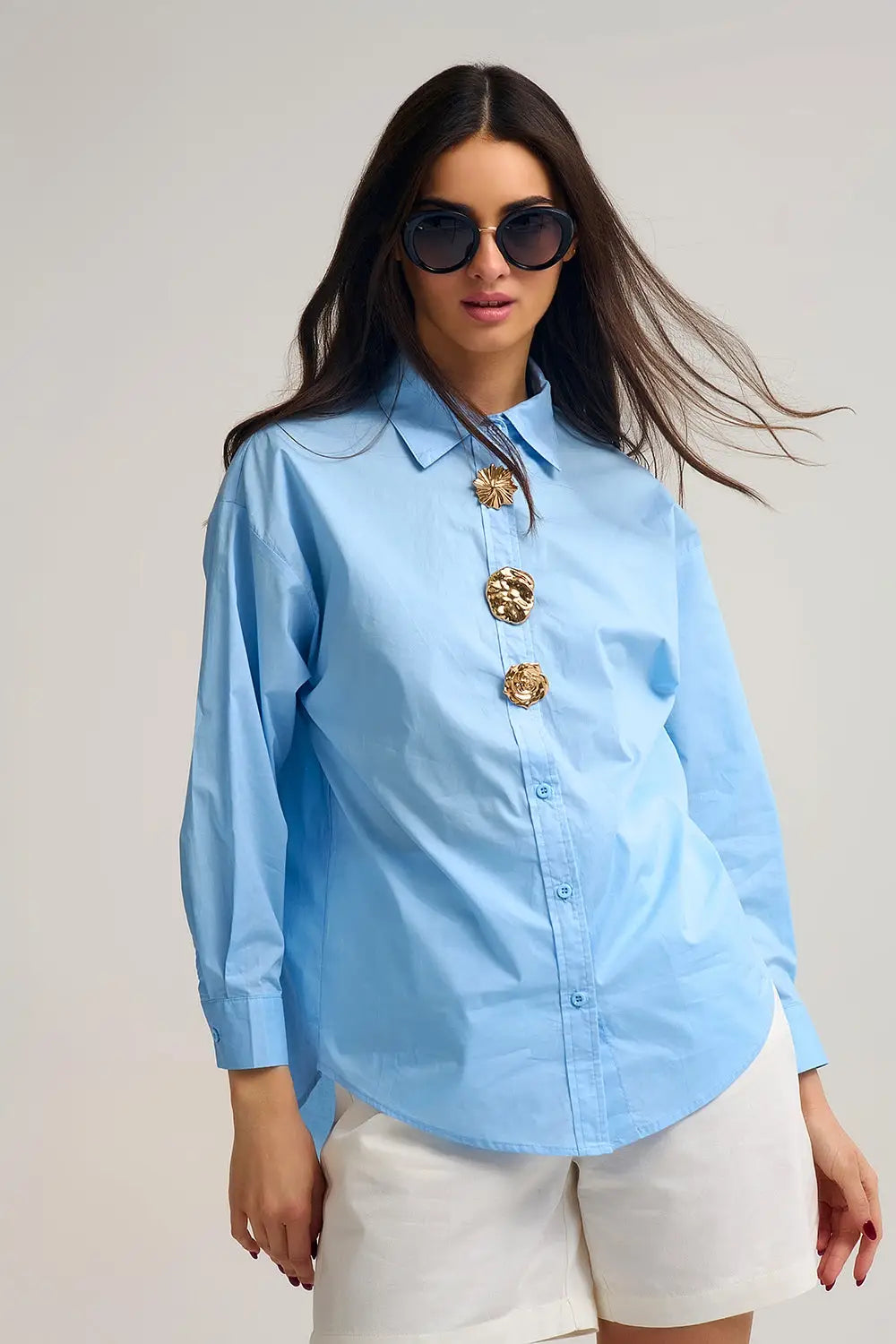 Q2 Chemise décontractée en popeline de coton bleue avec boutons décoratifs dorés