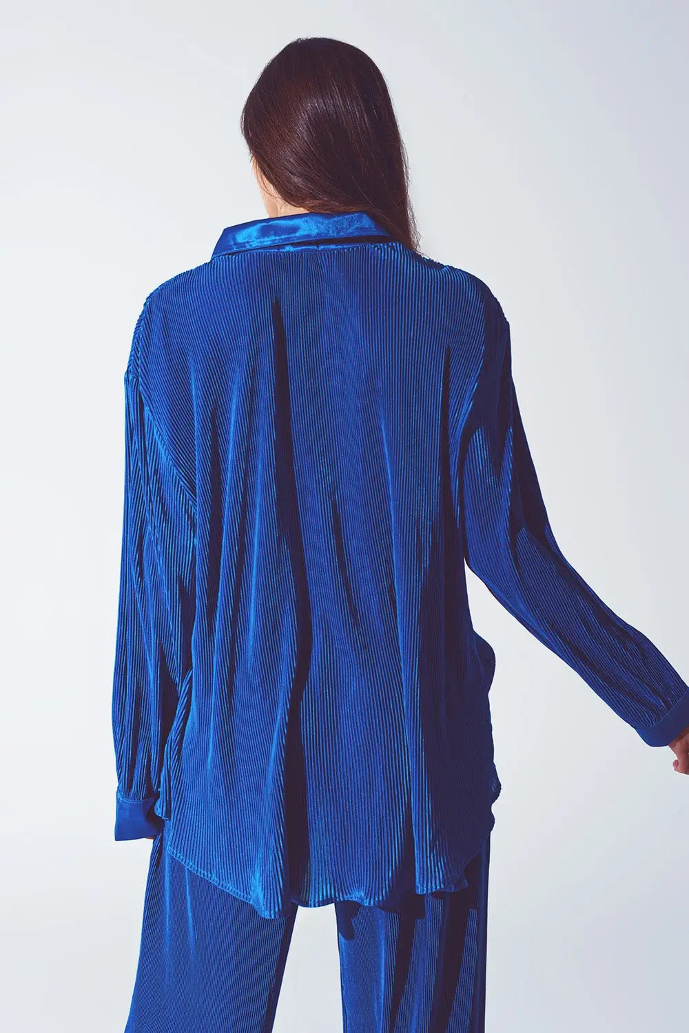Chemise décontractée en satin plissé en bleu - Tee-Shirt