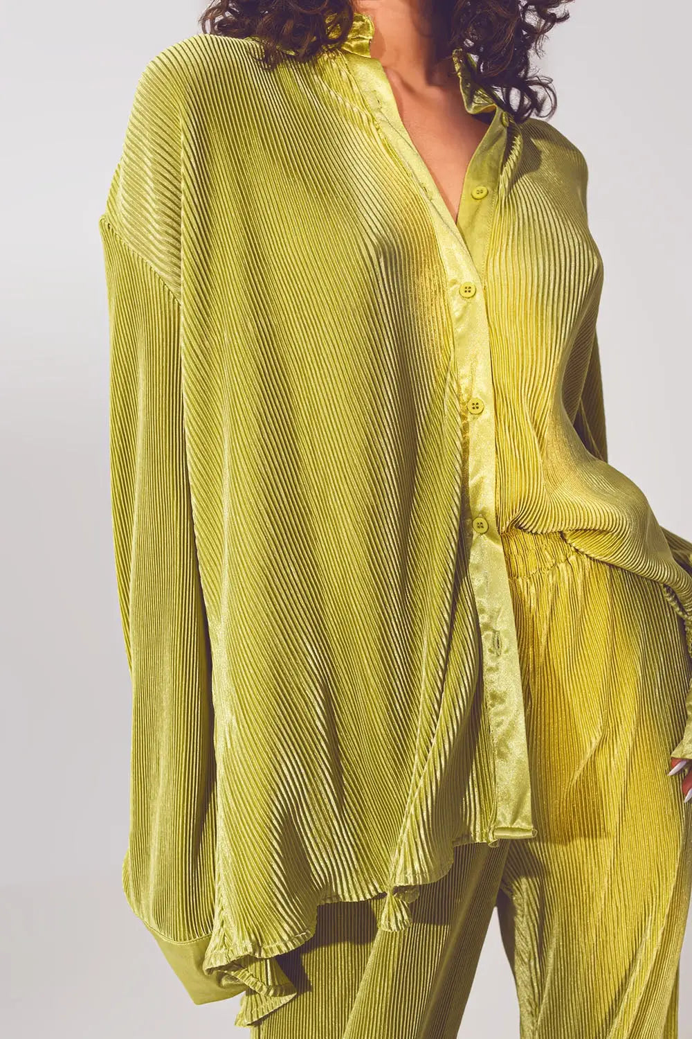 Chemise décontractée en satin plissé en vert - Tee-Shirt
