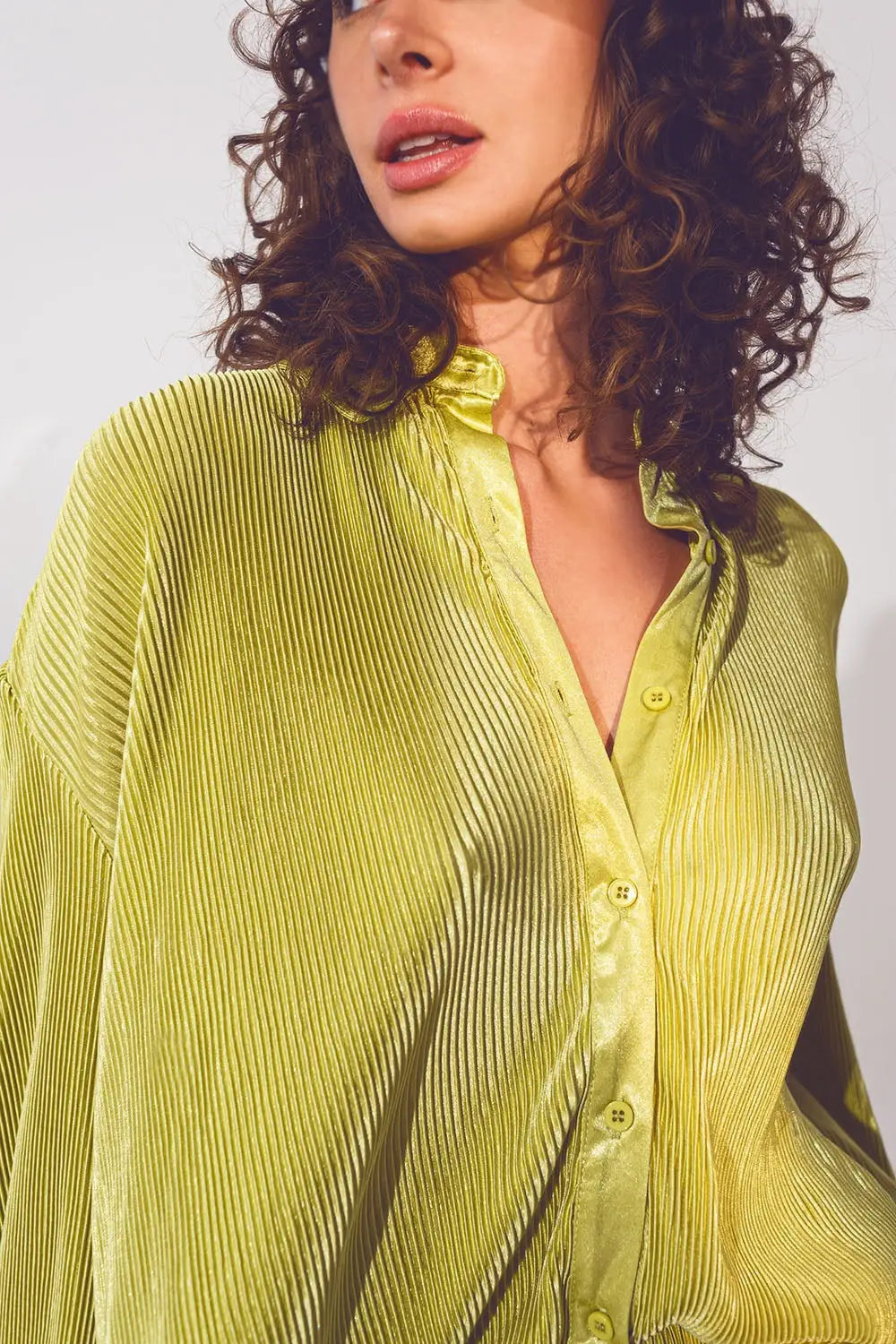 Chemise décontractée en satin plissé en vert - Tee-Shirt