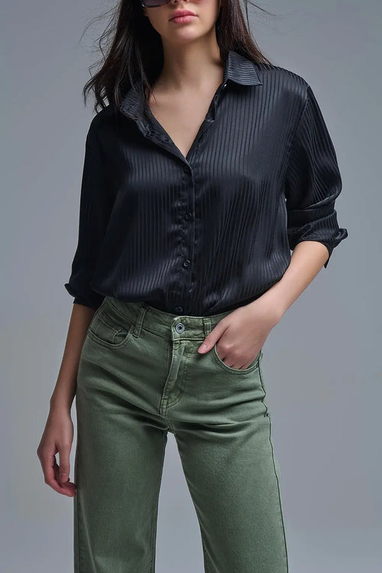 Q2 Chemise élégante en satin rayé noir