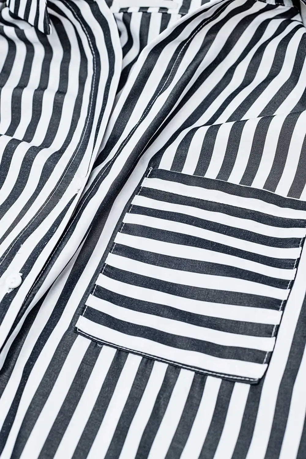 Chemise en popeline à rayures verticales noires et poche poitrine - Tee-Shirt