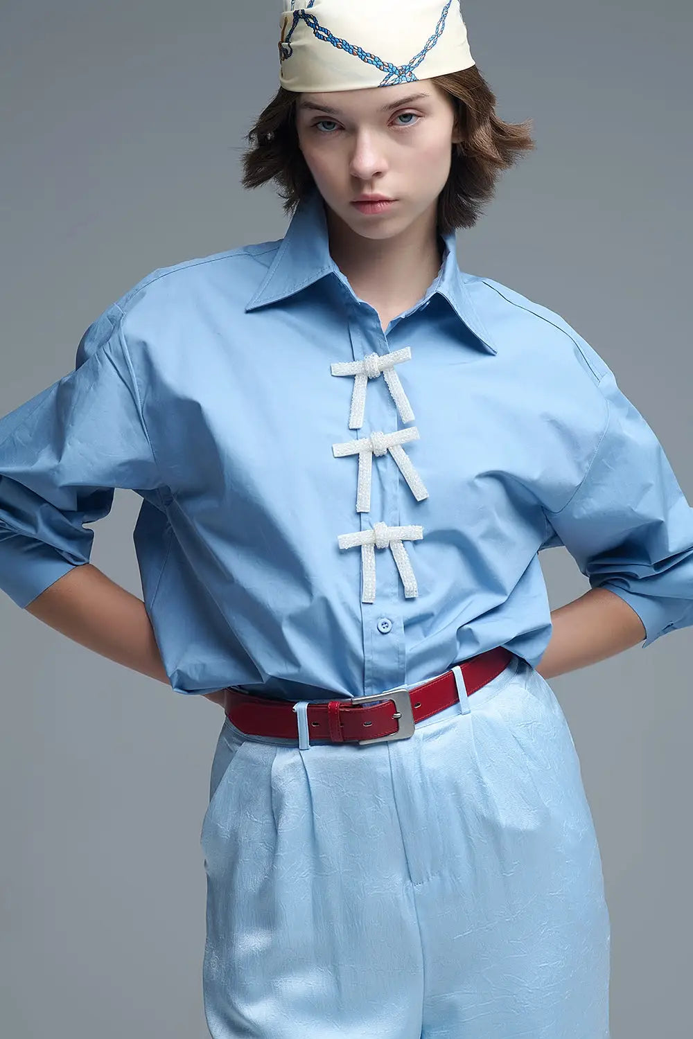 Chemise en popeline surdimensionnée bleue avec boutons en perles blanches - Tee-Shirt