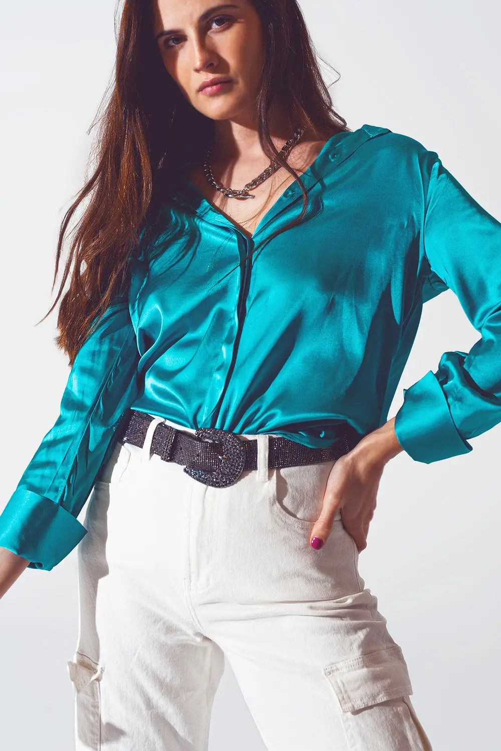 Q2 Chemise en satin à poignet fendu en turquoise