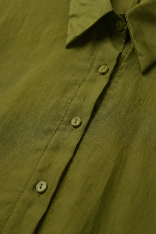 Chemise en satin brillant à coupe décontractée de couleur olive - Tee-Shirt