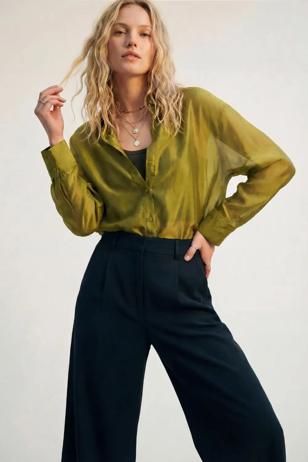 Q2 Chemise en satin brillant à coupe décontractée de couleur olive