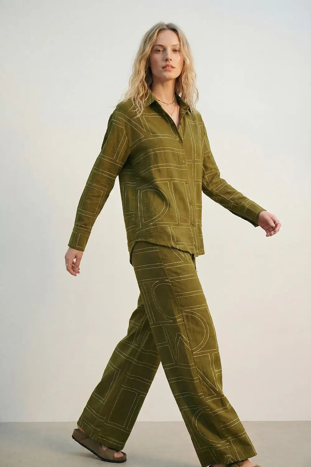 Chemise en tissu fluide fin olive avec imprimé graphique - Tee-Shirt