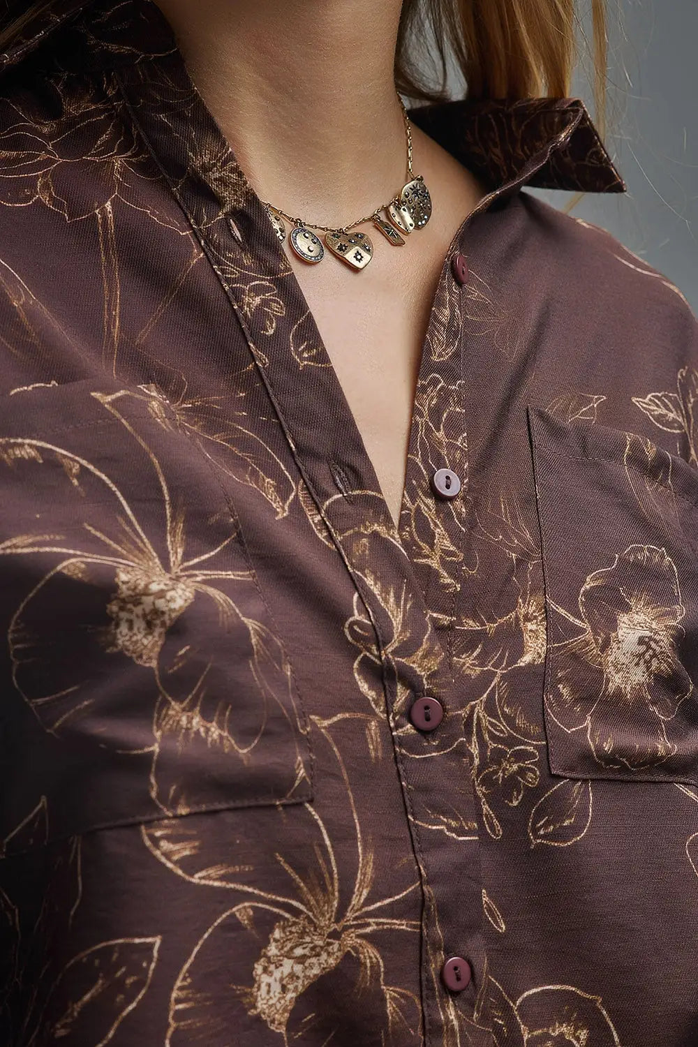 Chemise légère brune à imprimé floral automnal - Tee-Shirt