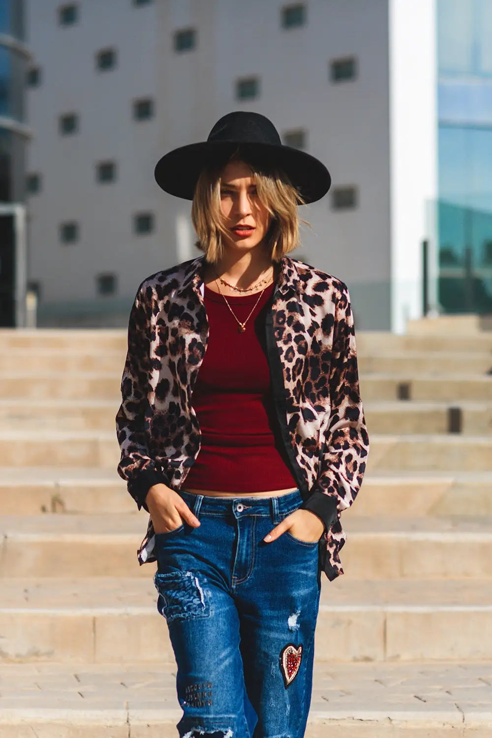chemise léopard avec détails en satin noir - Tee-Shirt
