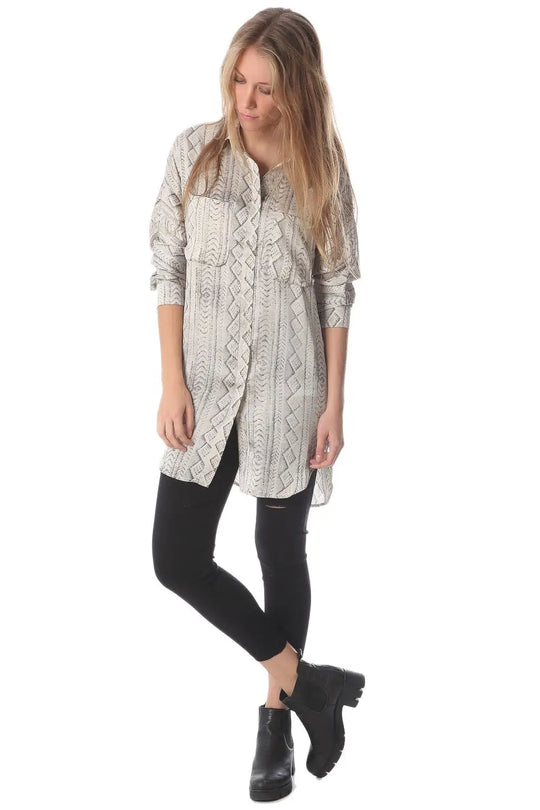 Chemise longue en satin gris avec imprimé abstrait - Tee-Shirt