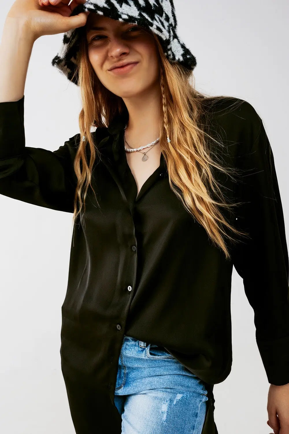 Chemise manches longues boutonnée devant en satin noire - Tee-Shirt