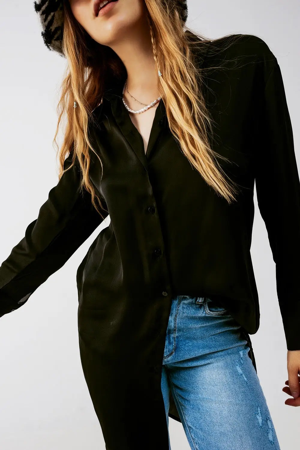 Chemise manches longues boutonnée devant en satin noire - Tee-Shirt