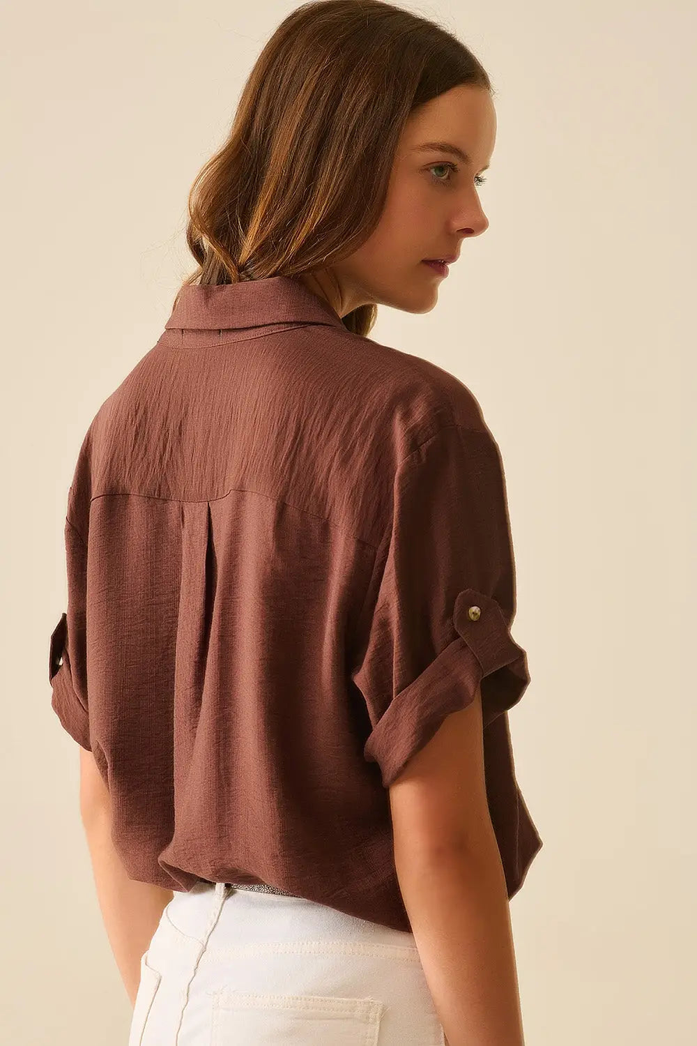 Chemise marron chocolat à manches courtes et plis sur la manche - Tee-Shirt