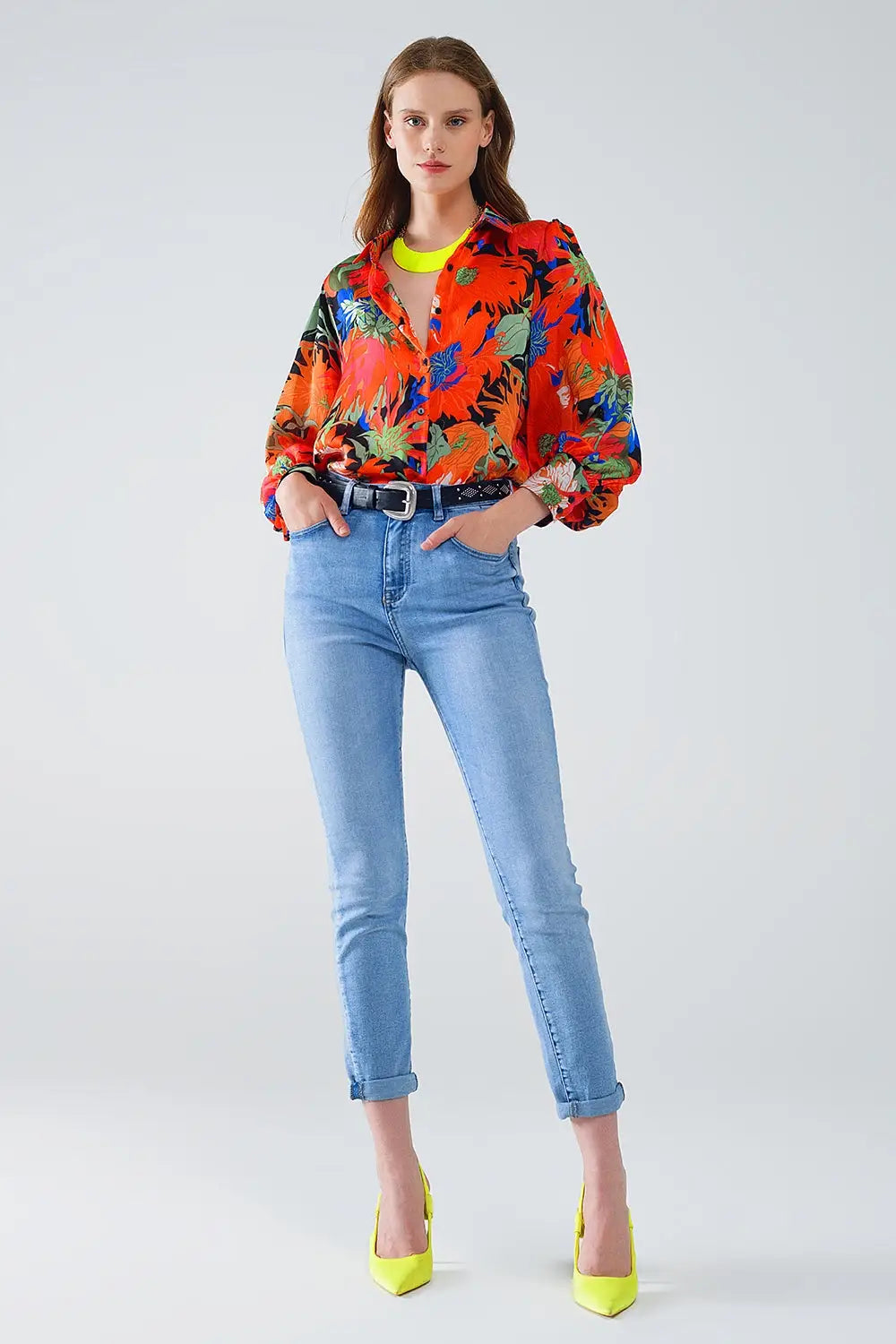 Chemise mousseline de soie à manches ballons florales en noir - Tee-Shirt