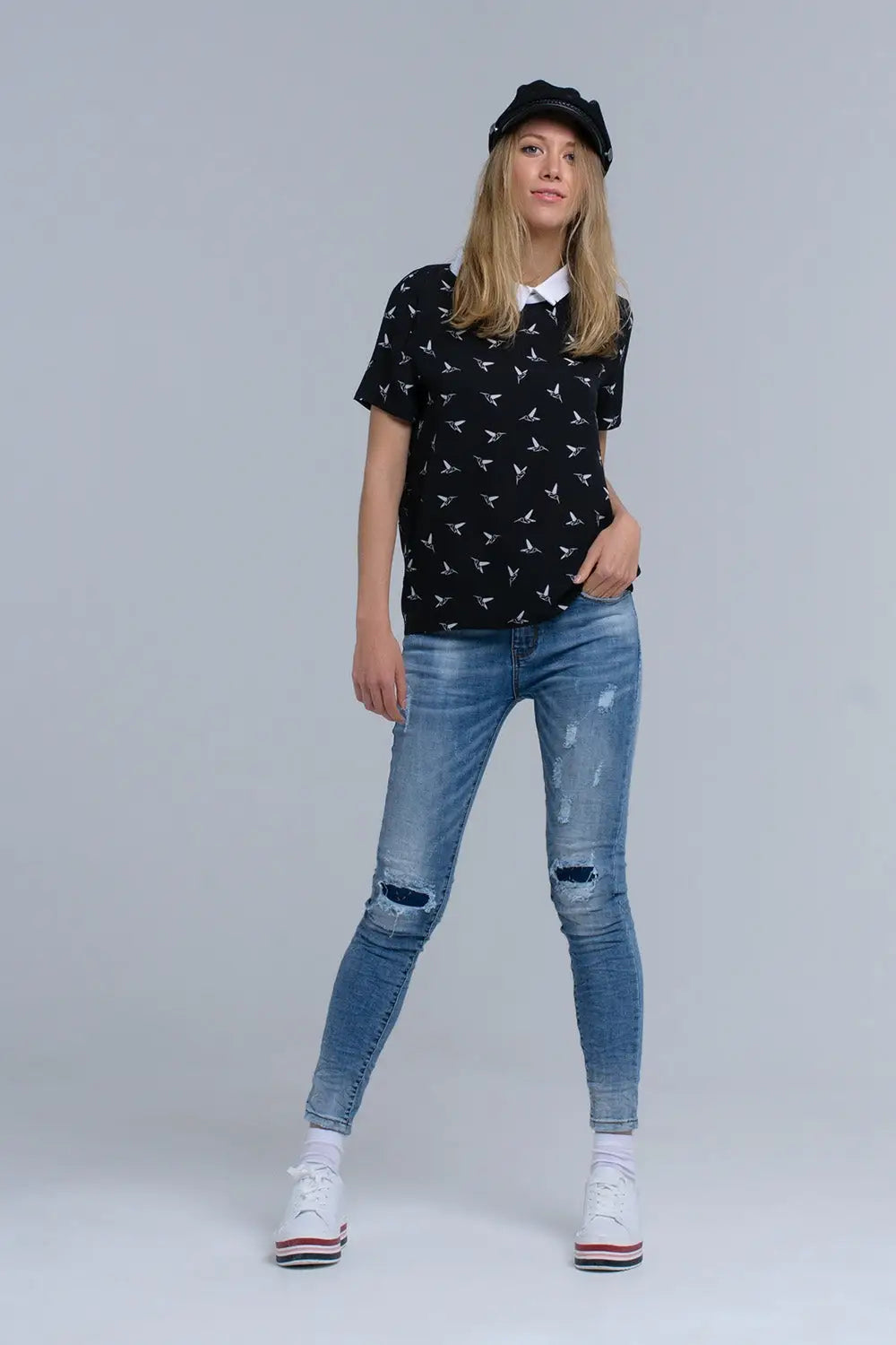 Chemise noire avec des oiseaux imprimés blancs - Tee-Shirt