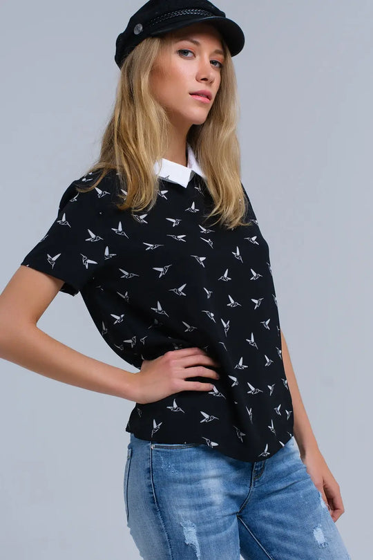 Chemise noire avec des oiseaux imprimés blancs - Tee-Shirt