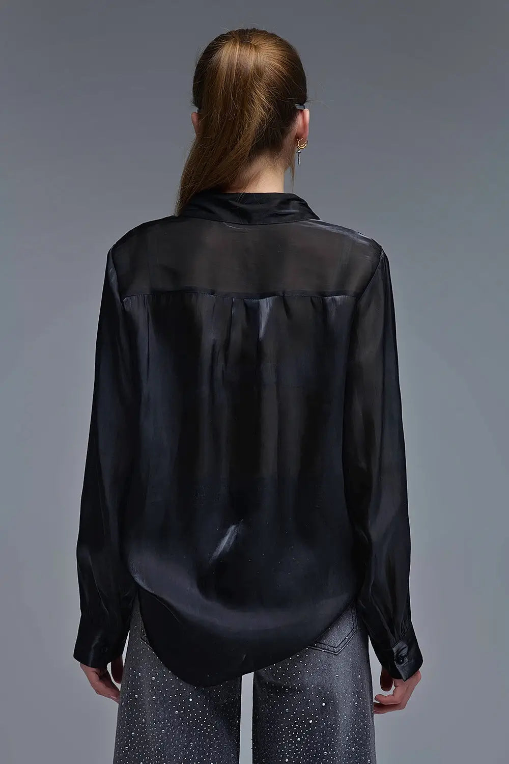Chemise noire élégante en satin de soie - Tee-Shirt