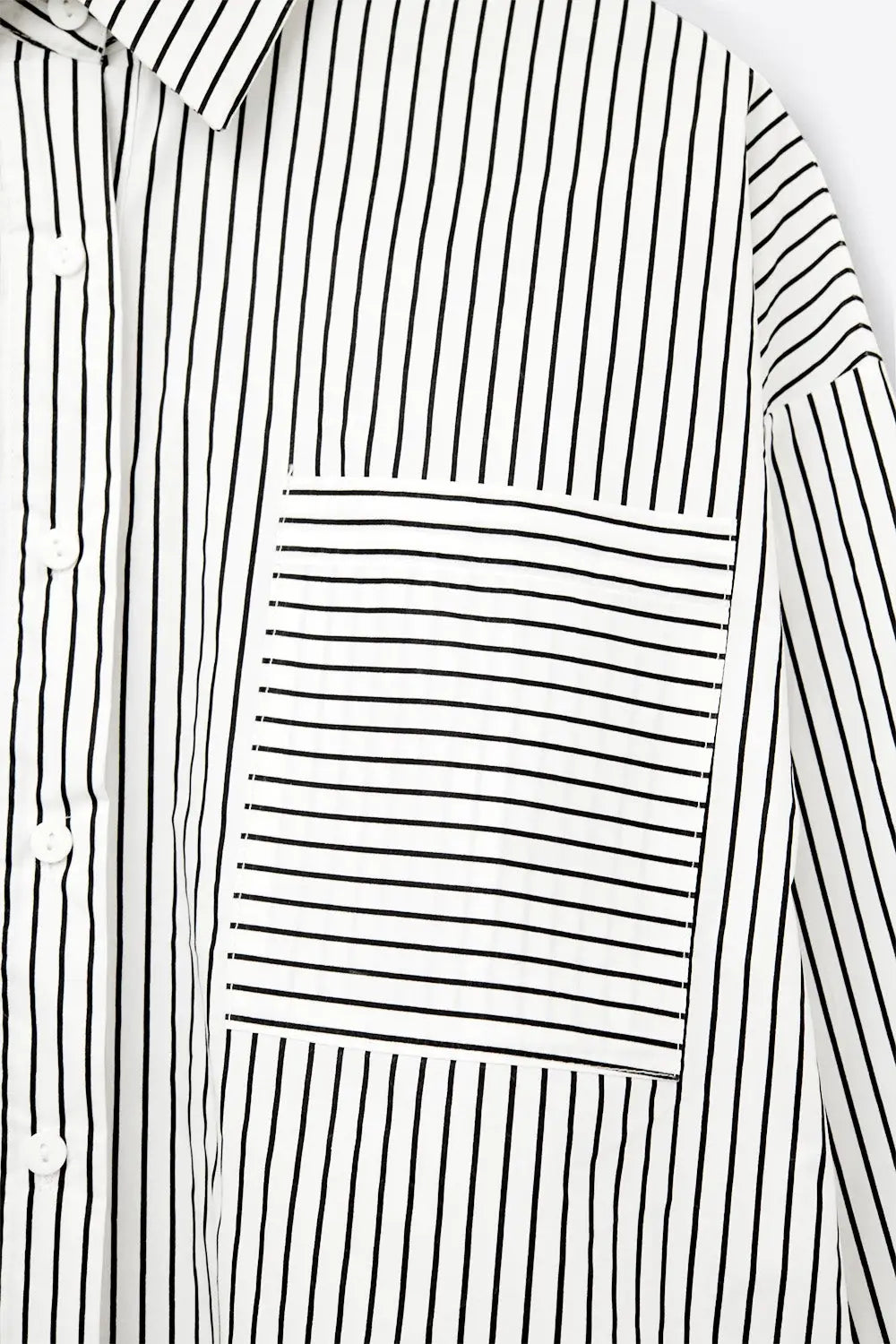 Chemise oversize à rayures et poche poitrine en noir et blanc - Tee-Shirt
