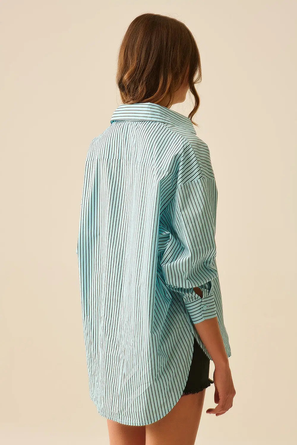 Chemise oversize à rayures et poche poitrine en noir et bleu - Tee-Shirt