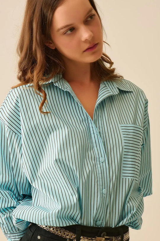 Chemise oversize à rayures et poche poitrine en noir et bleu - Tee-Shirt