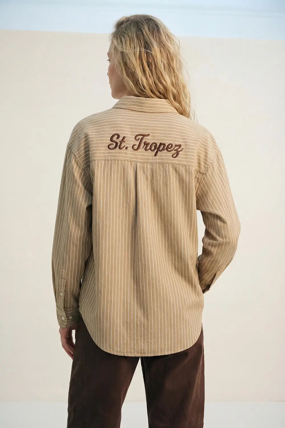 Chemise rayée Oxford beige avec broderie devant et derrière St. Tropez - Tee-Shirt