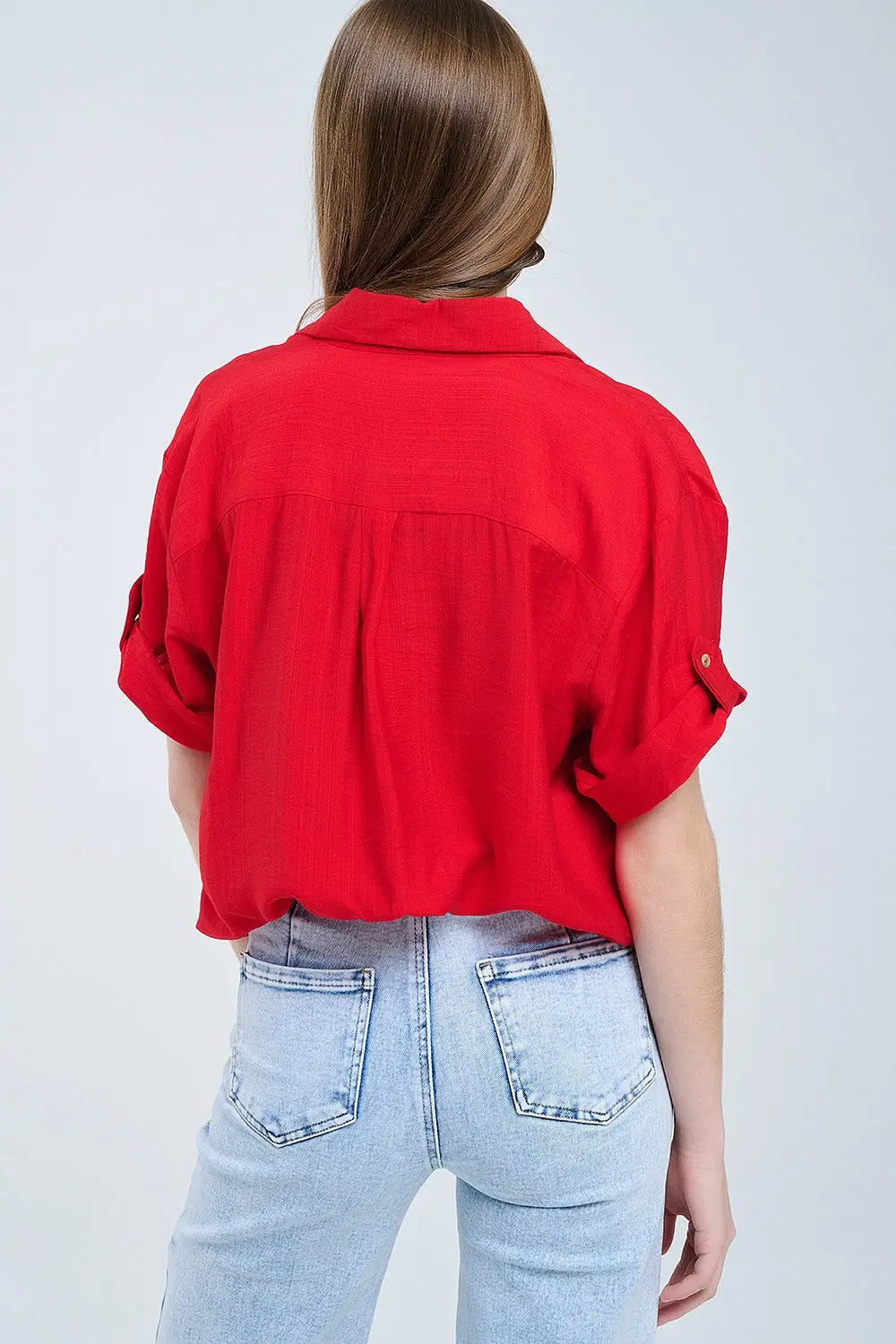 Chemise rouge à manches courtes et plis sur la manche - Tee-Shirt