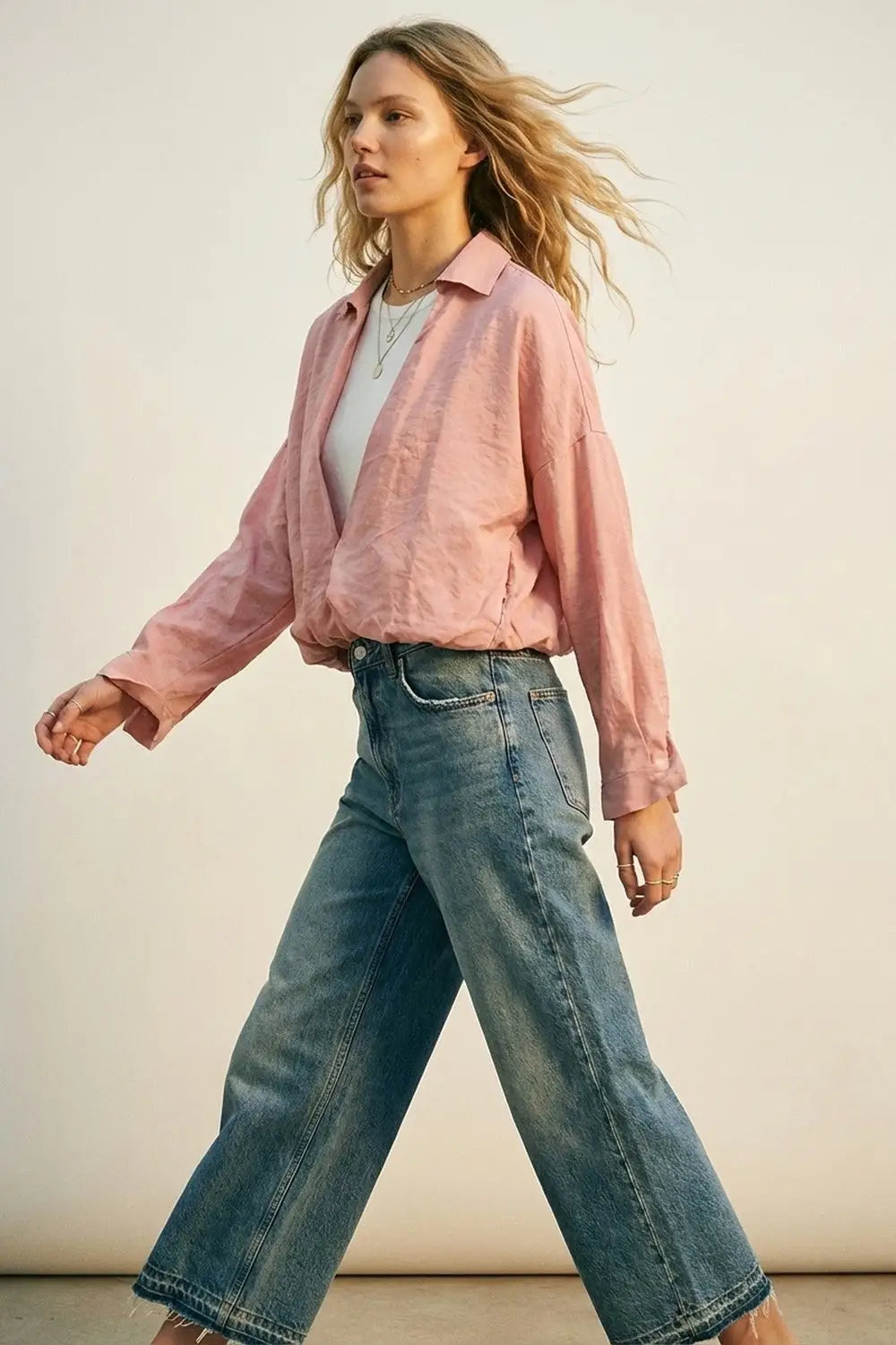 Chemise texturée légère à coupe décontractée rose et t-shirt blanc à l’intérieur - Tee-Shirt