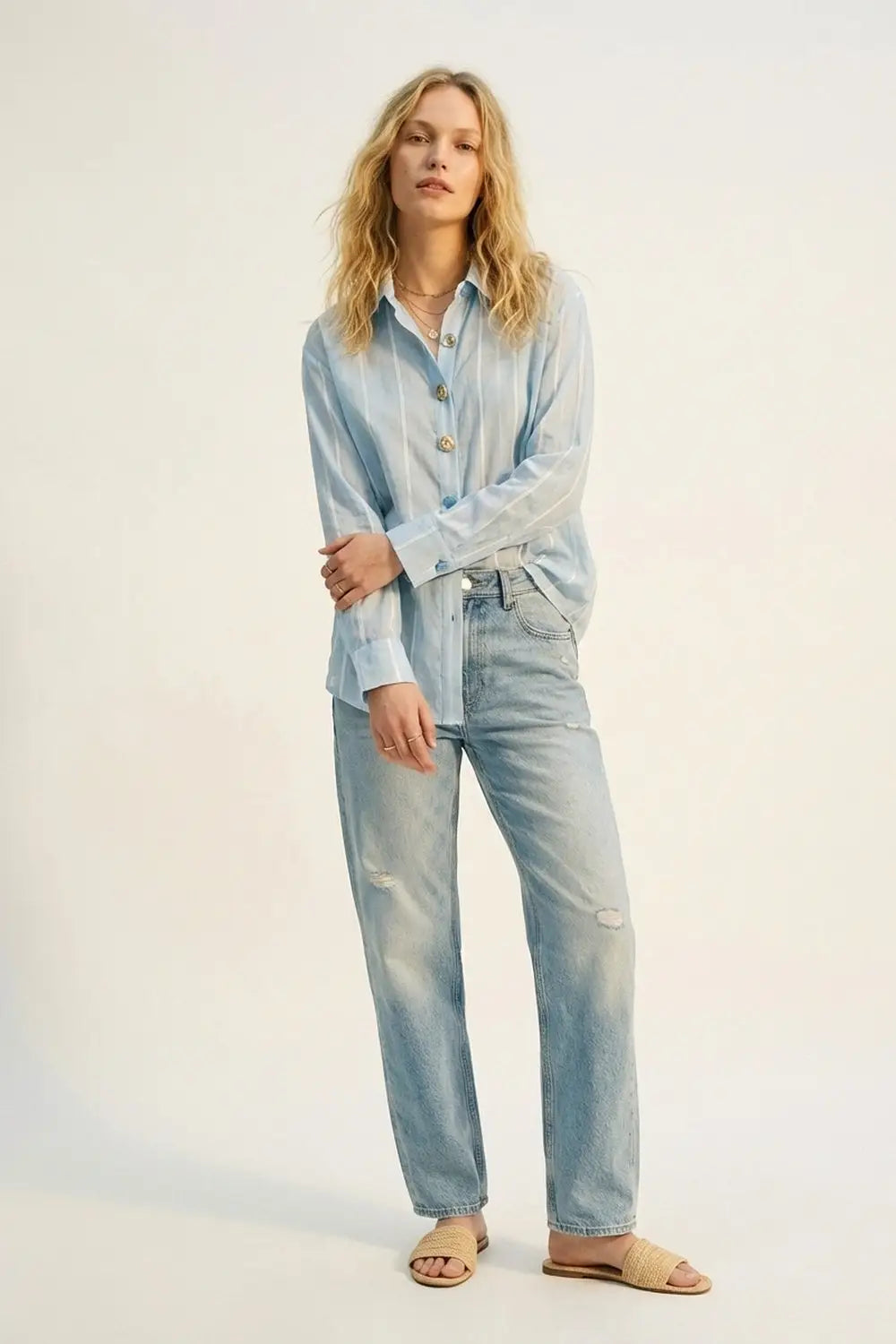 Chemise translucide bleu clair avec boutons vintage - Tee-Shirt