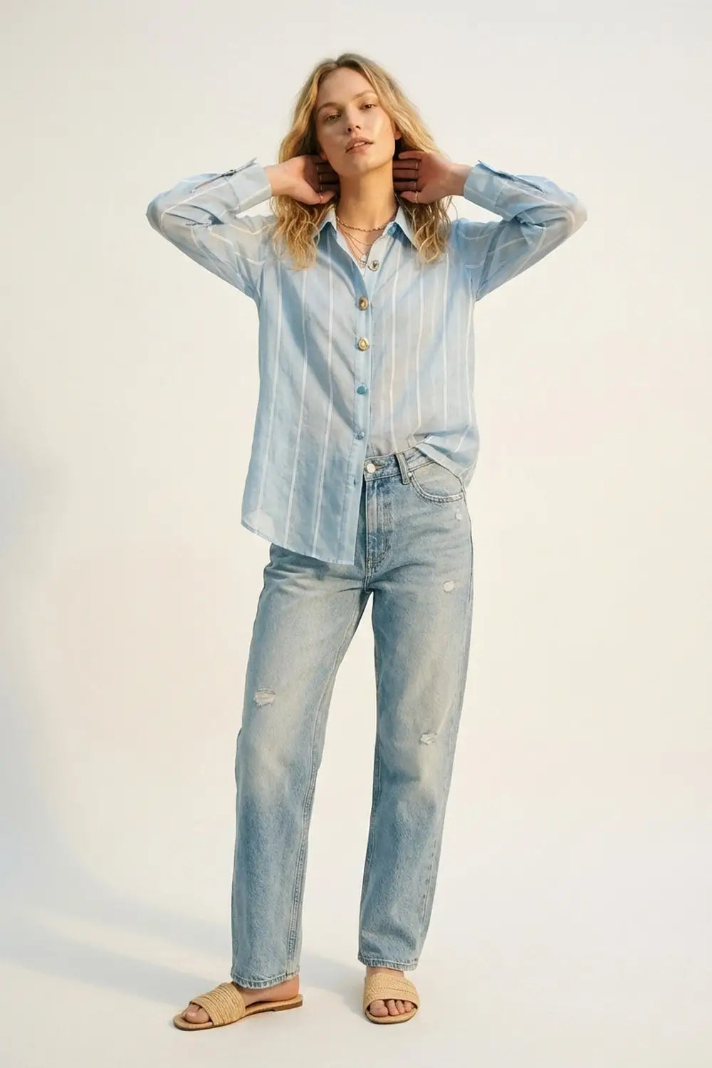 Chemise translucide bleu clair avec boutons vintage - Tee-Shirt
