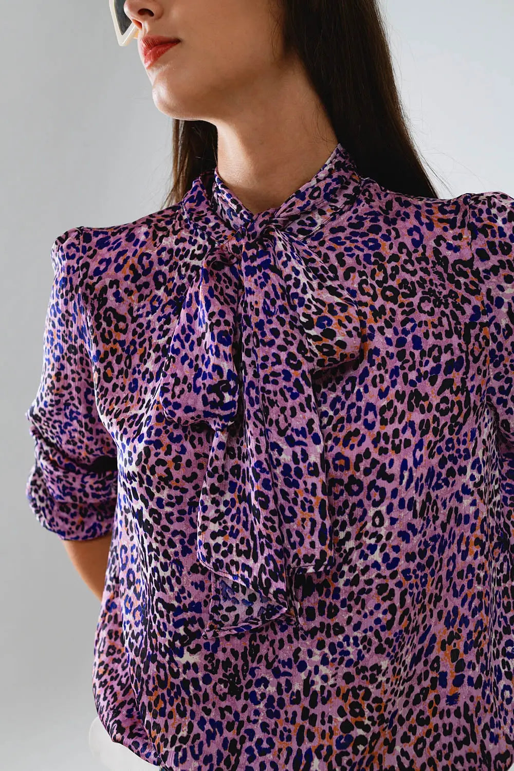 Chemisier à encolure nouée imprimé animal violet - Tee-Shirt