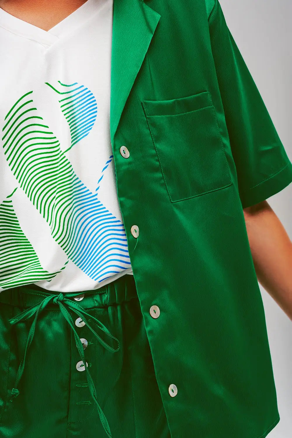 Chemisier à manches courtes en satin vert - Tee-Shirt