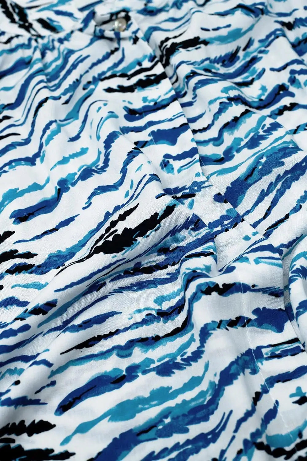 Chemisier blanc à imprimé animalier bleu et manches longues - Tee-Shirt