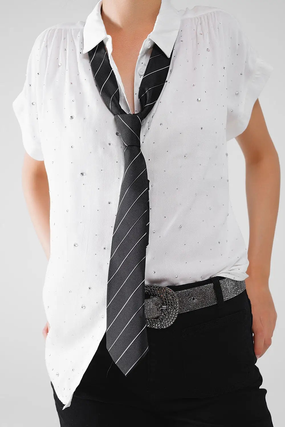 Chemisier blanc boutonné avec strass sur tout le corps et manches courtes - Tee-Shirt