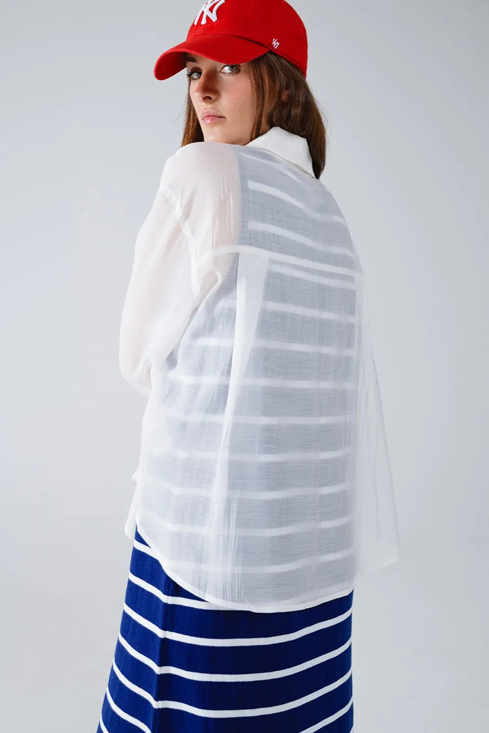 Chemisier blanc semi-transparent à volants sur le devant - Tee-Shirt