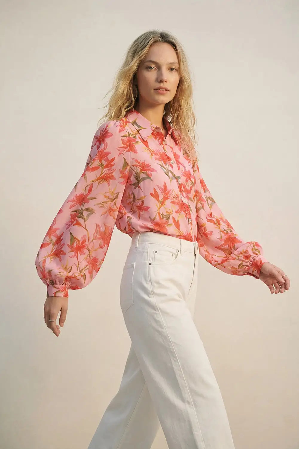 Chemisier rose à imprimé floral avec manches ballon en mousseline de soie - Tee-Shirt