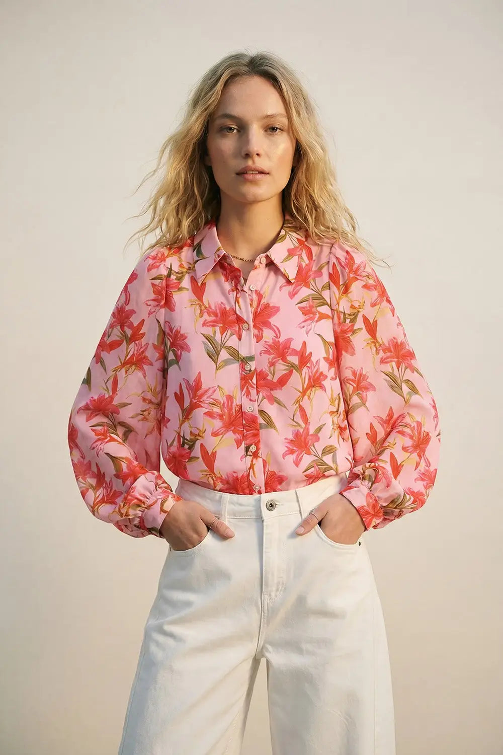 Chemisier rose à imprimé floral avec manches ballon en mousseline de soie - Tee-Shirt