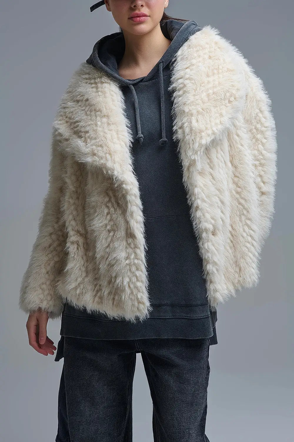 Q2 Chic beige Faux Fur Jacket with a wide neck