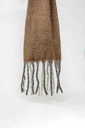 Q2 Chunky knit scarf in brown color block with fringes