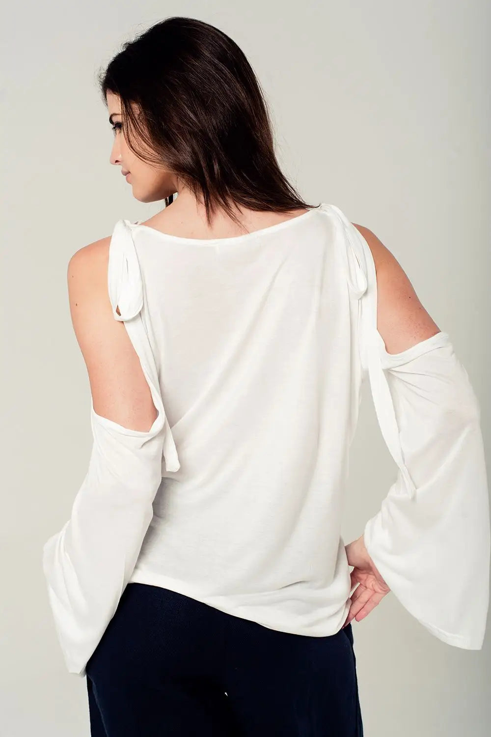 Cold shoulder top in white - Shirts