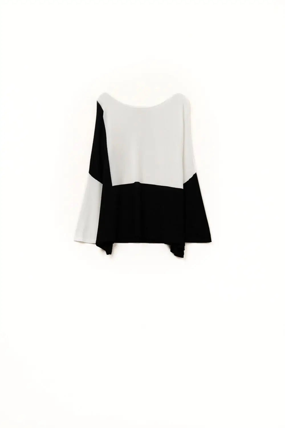 Q2 Color Block Bat Wing Sweater In White and black