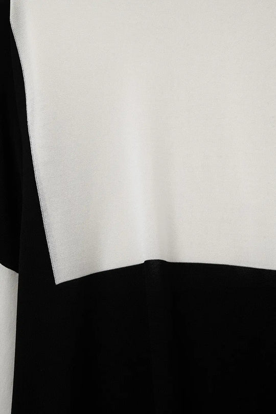 Color Block Bat Wing Sweater In White and black - One Size / Black - Sweaters