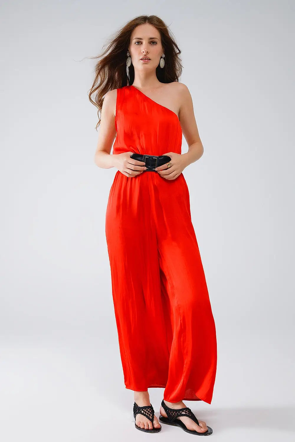 Q2 Combinaison asymétrique drapée avec taille cintrée en rouge