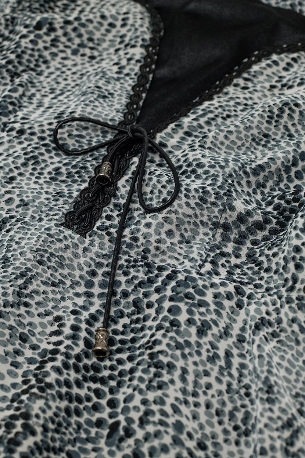 Contrast paneled midi dress with lace up in gray - Dresses