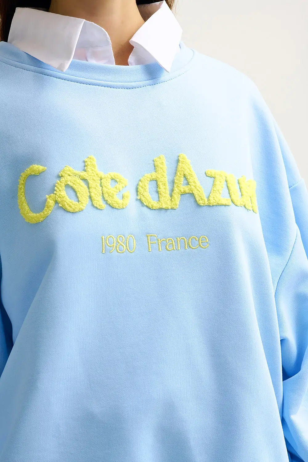 Côte d’Azur Embroidered Pastel Blue Sweatshirt - One Size / Blue - Sweaters